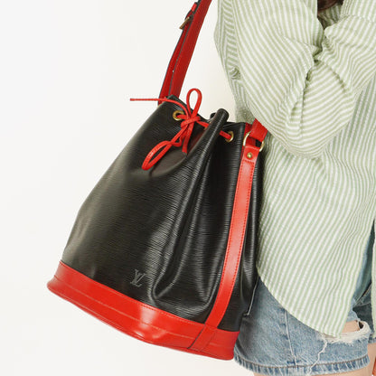 Louis Vuitton Noé Grande GM Schultertasche aus Epi-Leder in Schwarz und Rot