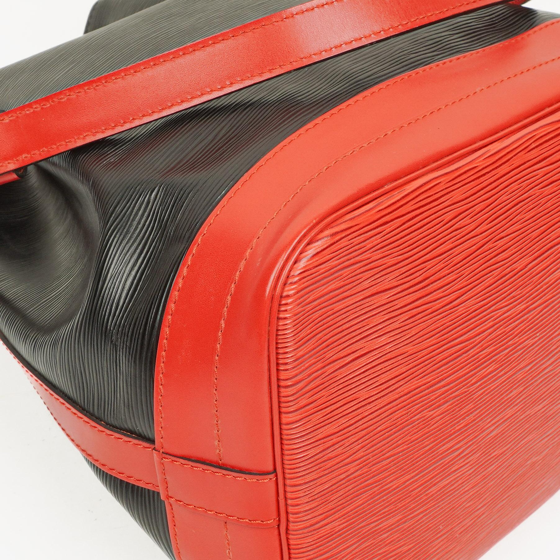 Louis Vuitton Noé Grande GM Schultertasche aus Epi-Leder in Schwarz und Rot