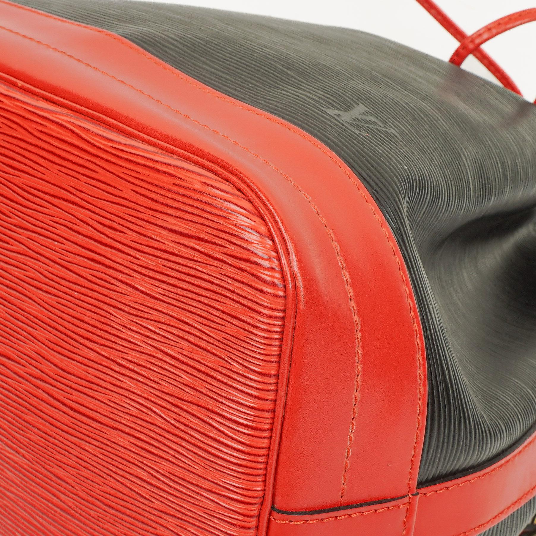 Louis Vuitton Noé Grande GM Schultertasche aus Epi-Leder in Schwarz und Rot