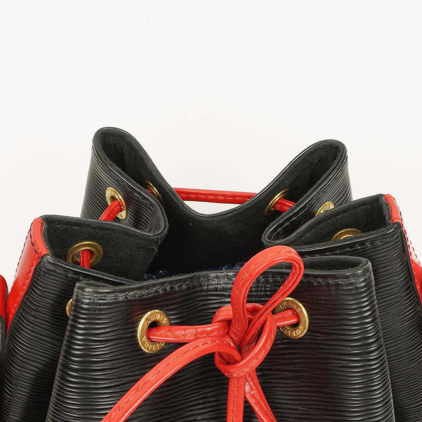 Louis Vuitton Noé Grande GM Schultertasche aus Epi-Leder in Schwarz und Rot