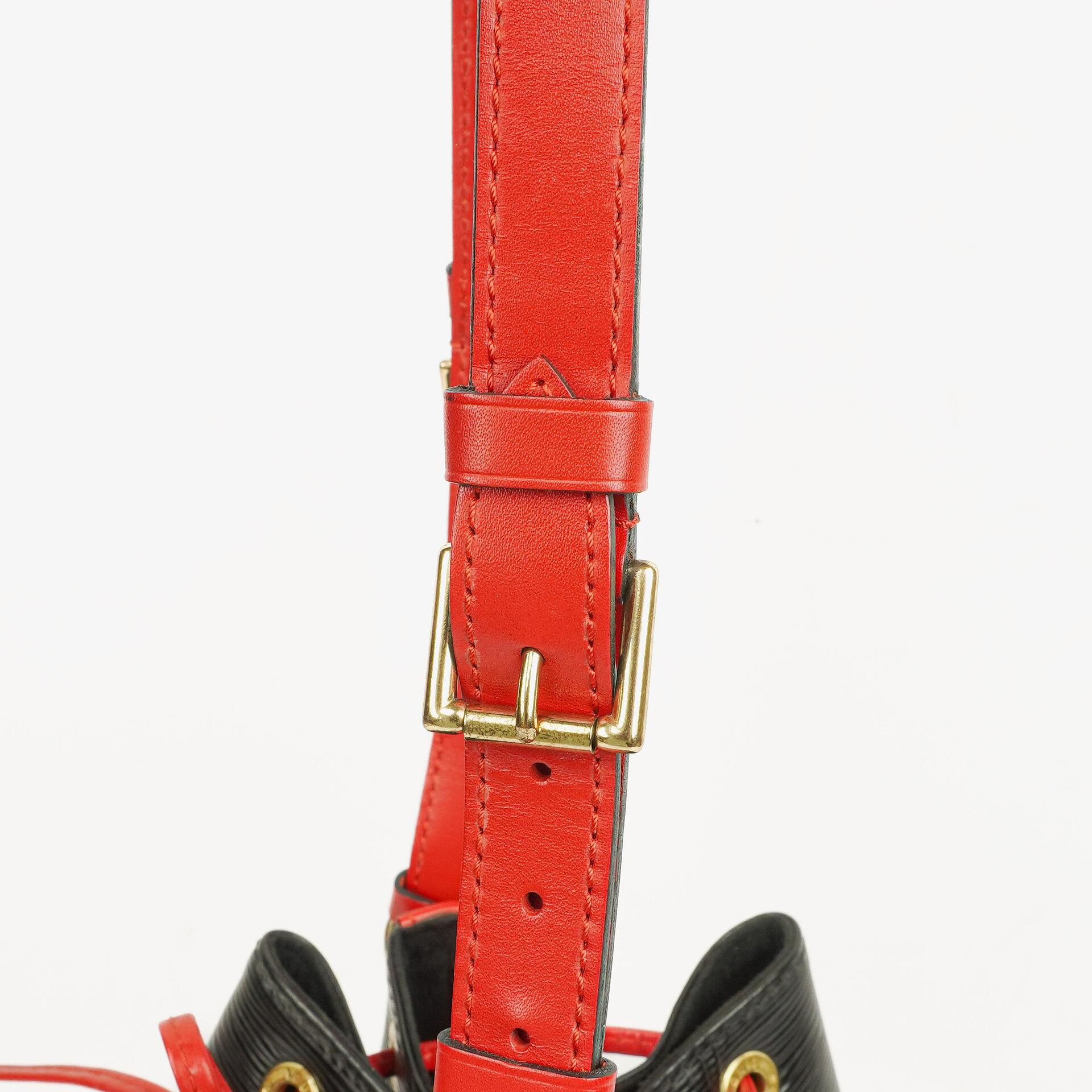 Louis Vuitton Noé Grande GM Schultertasche aus Epi-Leder in Schwarz und Rot