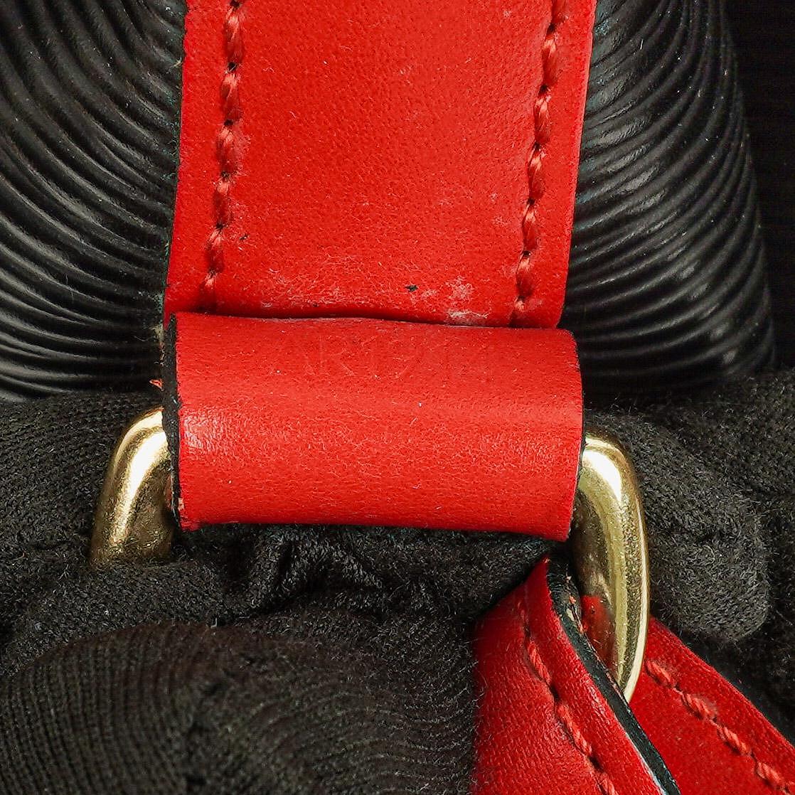 Louis Vuitton Noé Grande GM Schultertasche aus Epi-Leder in Schwarz und Rot