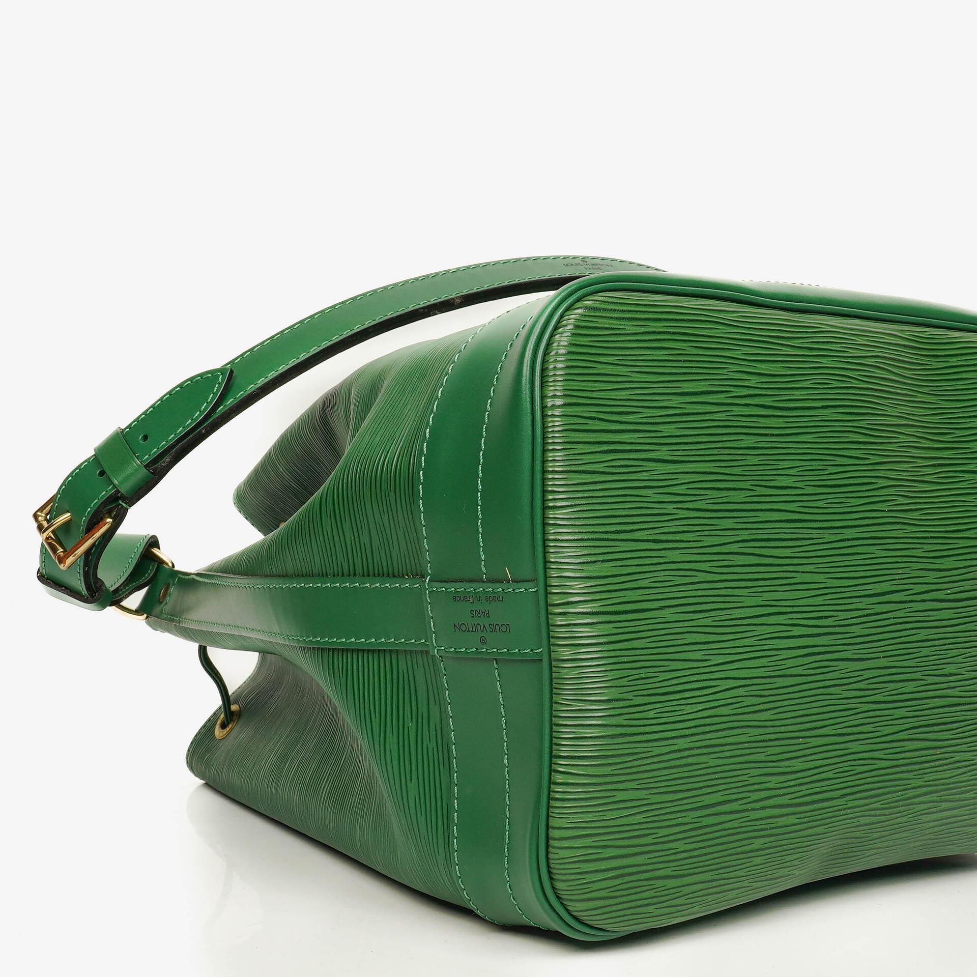 Louis Vuitton Noé Grande GM Schultertasche aus grünem Epi-Leder