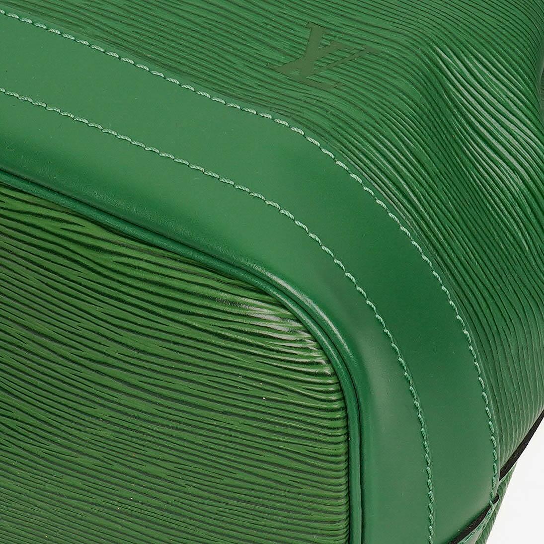 Louis Vuitton Noé Grande GM Schultertasche aus grünem Epi-Leder