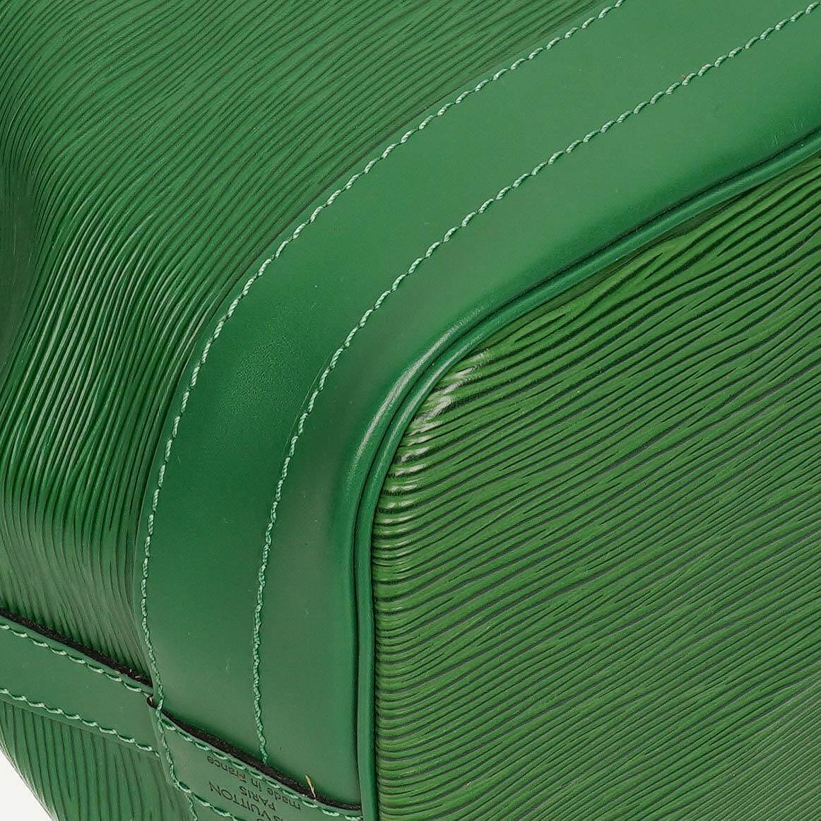 Louis Vuitton Noé Grande GM Schultertasche aus grünem Epi-Leder