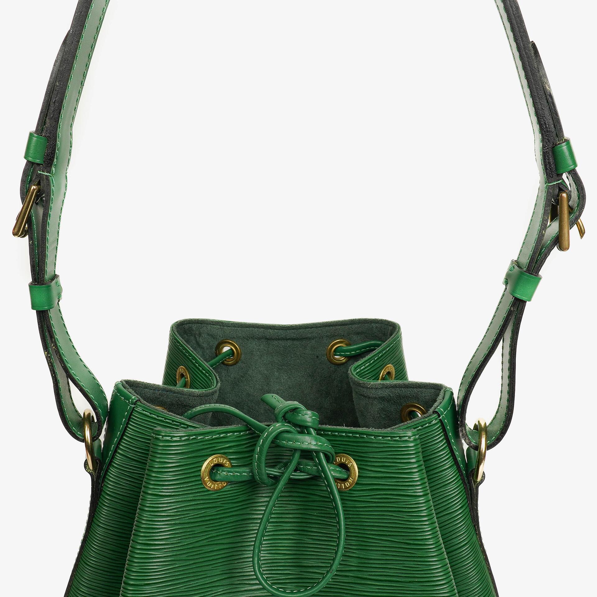 Louis Vuitton Noé Grande GM Schultertasche aus grünem Epi-Leder