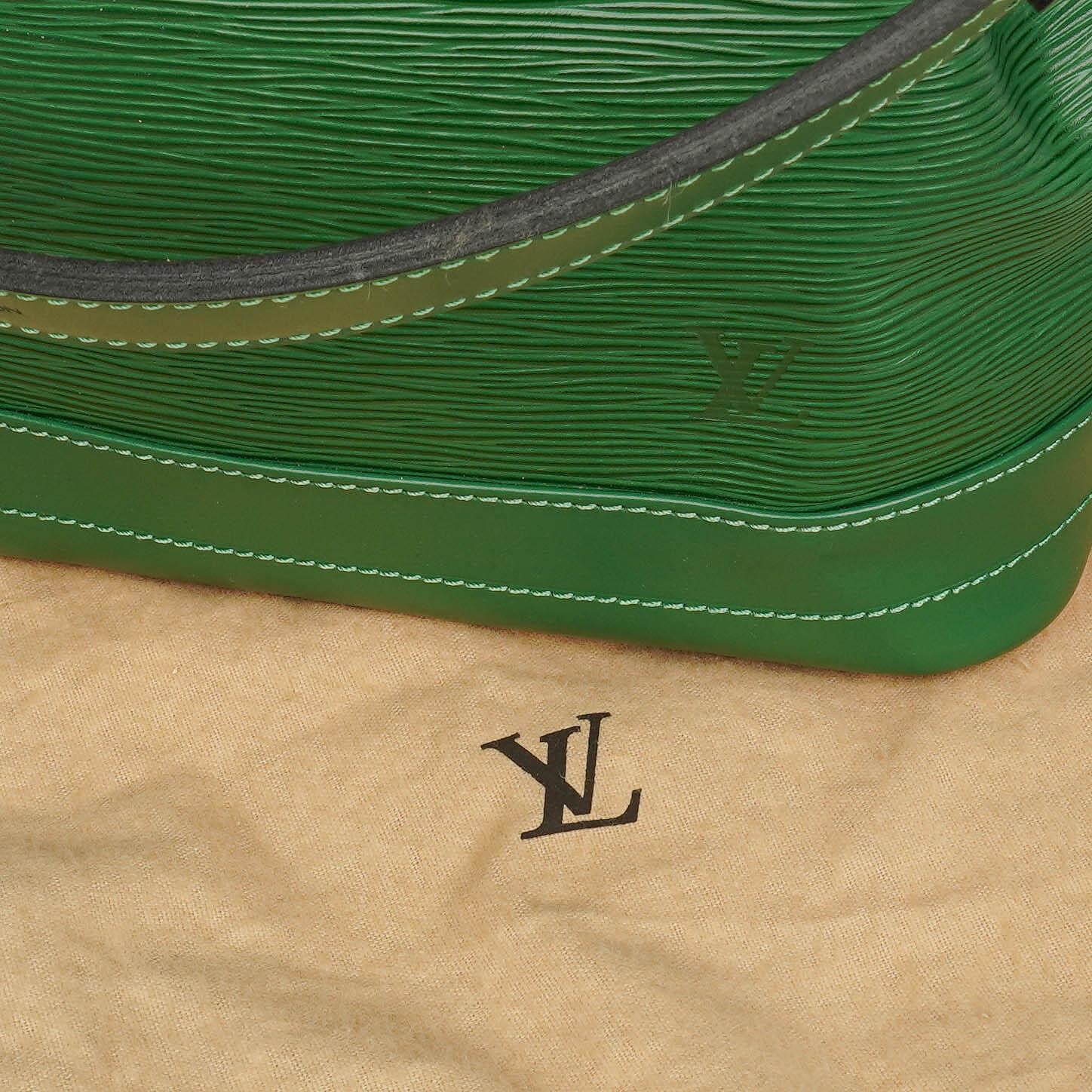 Louis Vuitton Noé Grande GM Schultertasche aus grünem Epi-Leder