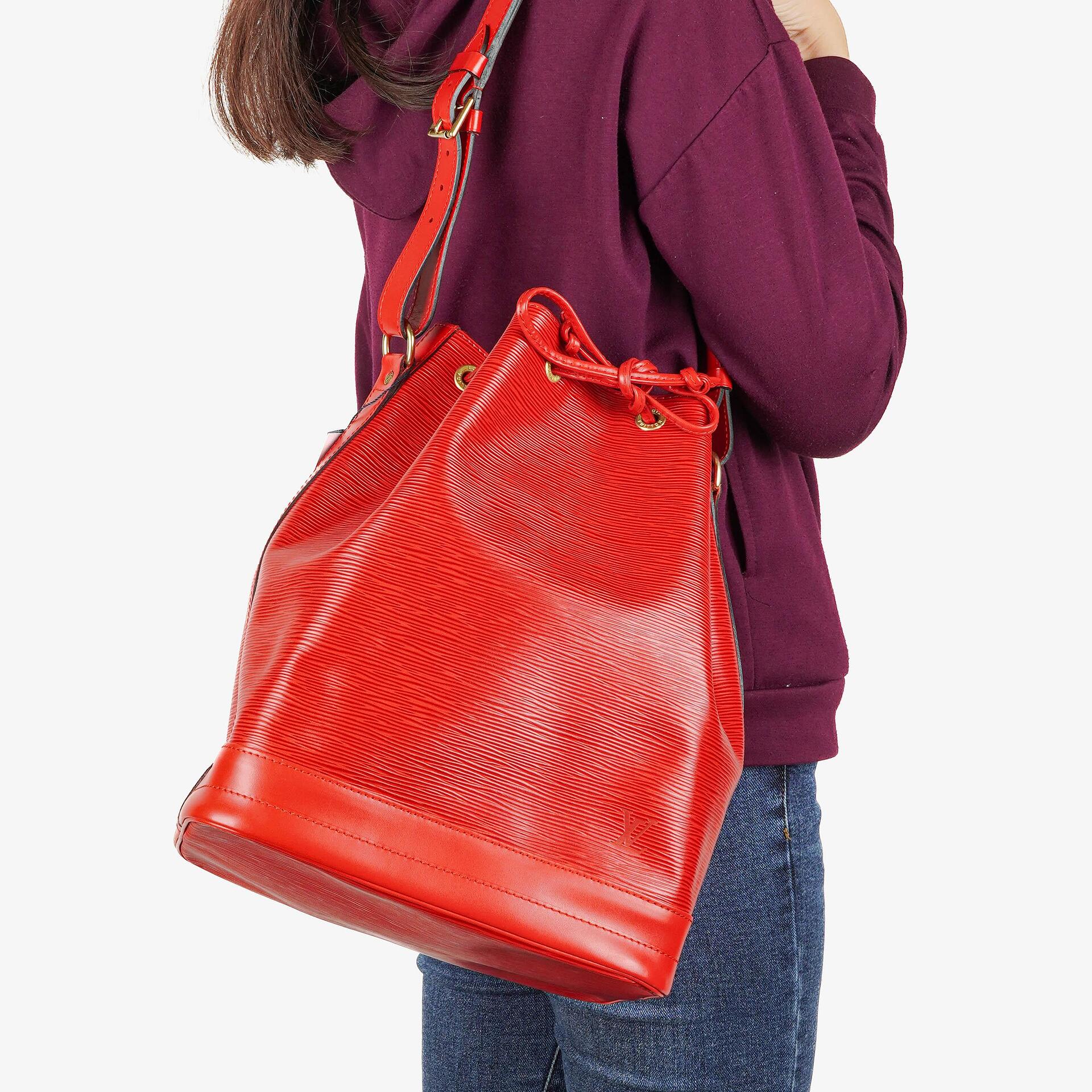 Louis Vuitton Noé Grande GM Schultertasche aus rotem Epi Leder