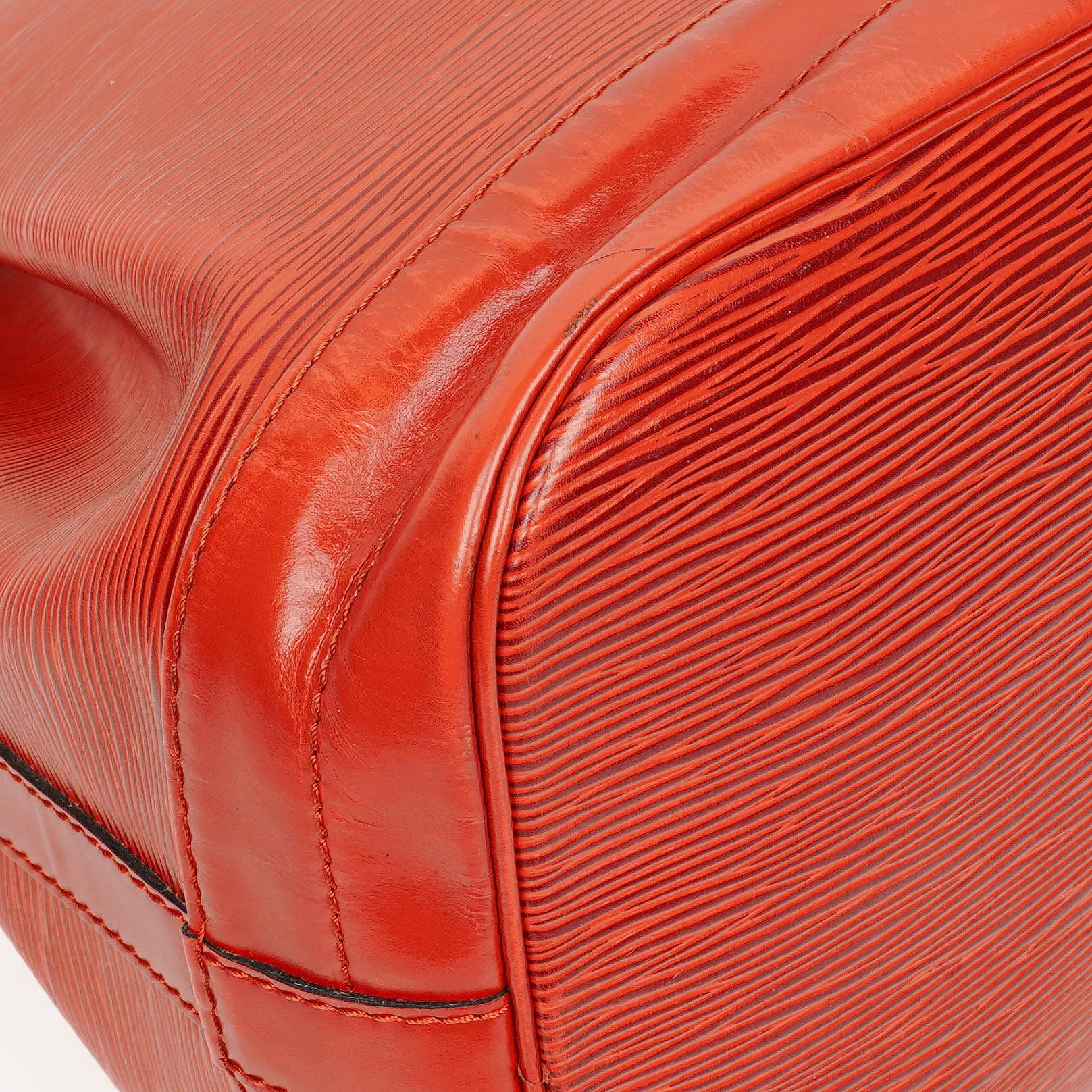 Louis Vuitton Noe Grande GM Schultertasche aus rotem Epi Leder