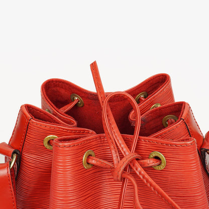 Louis Vuitton Noe Grande GM Schultertasche aus rotem Epi Leder