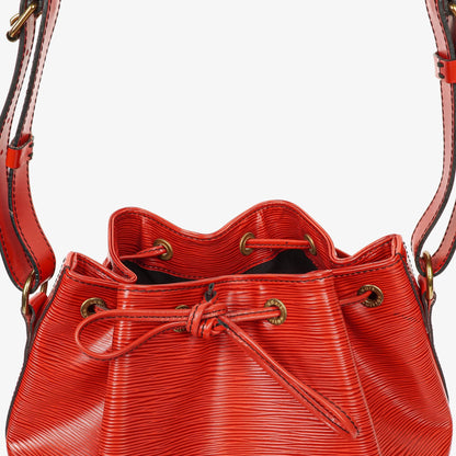 Louis Vuitton Noe Grande GM Schultertasche aus rotem Epi Leder