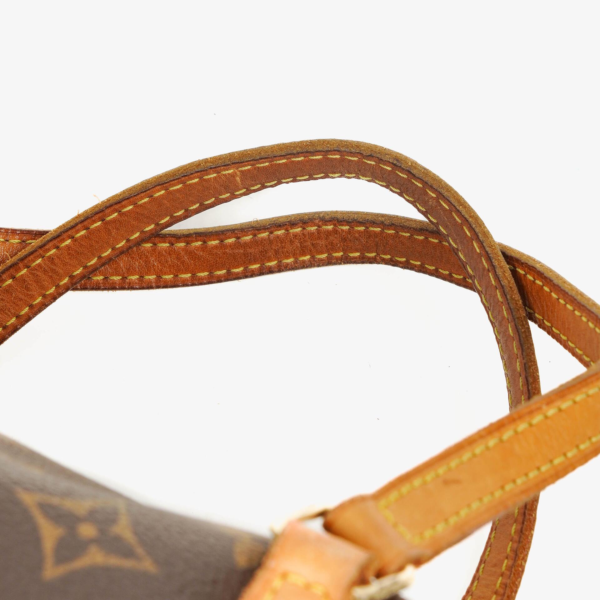 Louis Vuitton Papillon 25 Vintage Handtasche aus Monogram Canvas