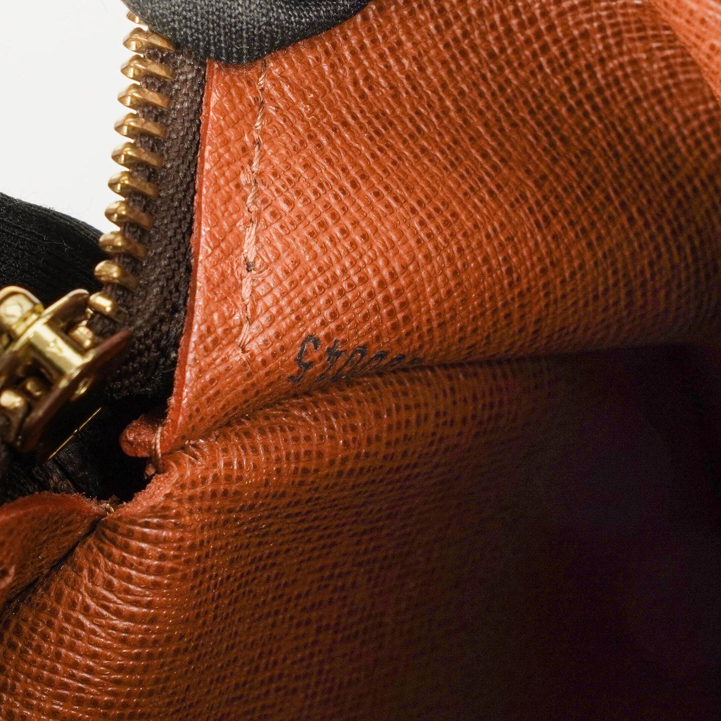 Louis Vuitton Papillon 25 Vintage Handtasche aus Monogram Canvas