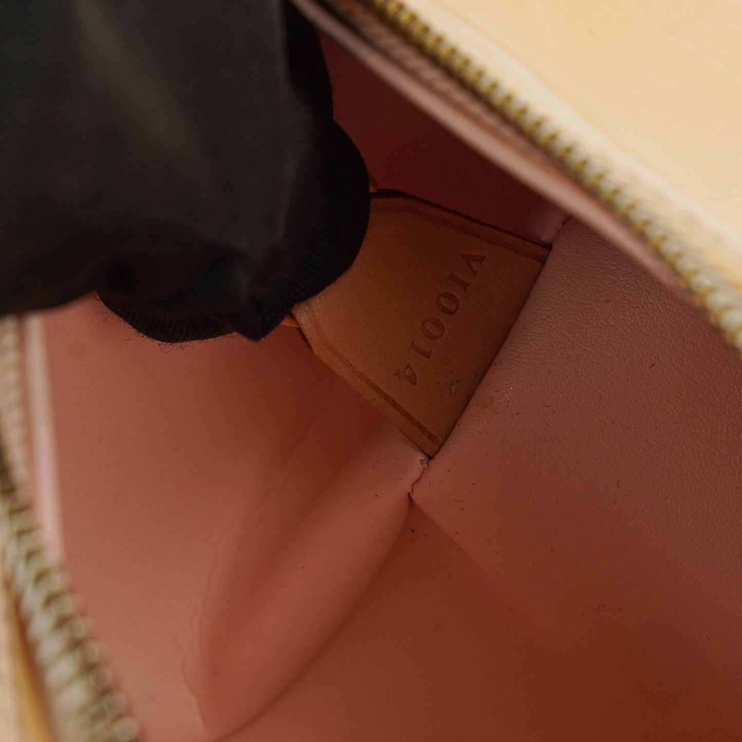 Louis Vuitton Papillon 30 Bedford Tasche aus cremebeigem Monogram Vernis Leder