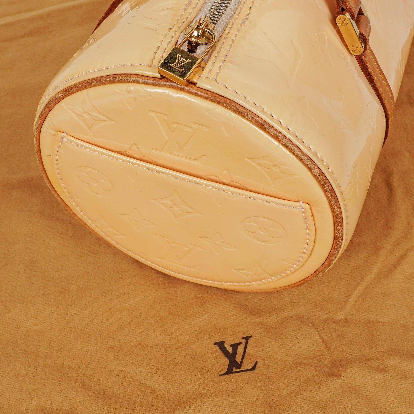 Louis Vuitton Papillon 30 Bedford Tasche aus cremebeigem Monogram Vernis Leder