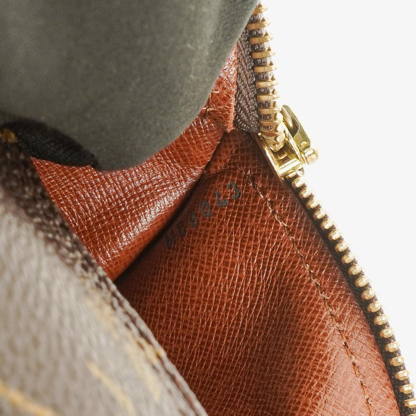Louis Vuitton Papillon 30 Vintage Monogram Canvas Handtasche mit Mini Papillon Pochette