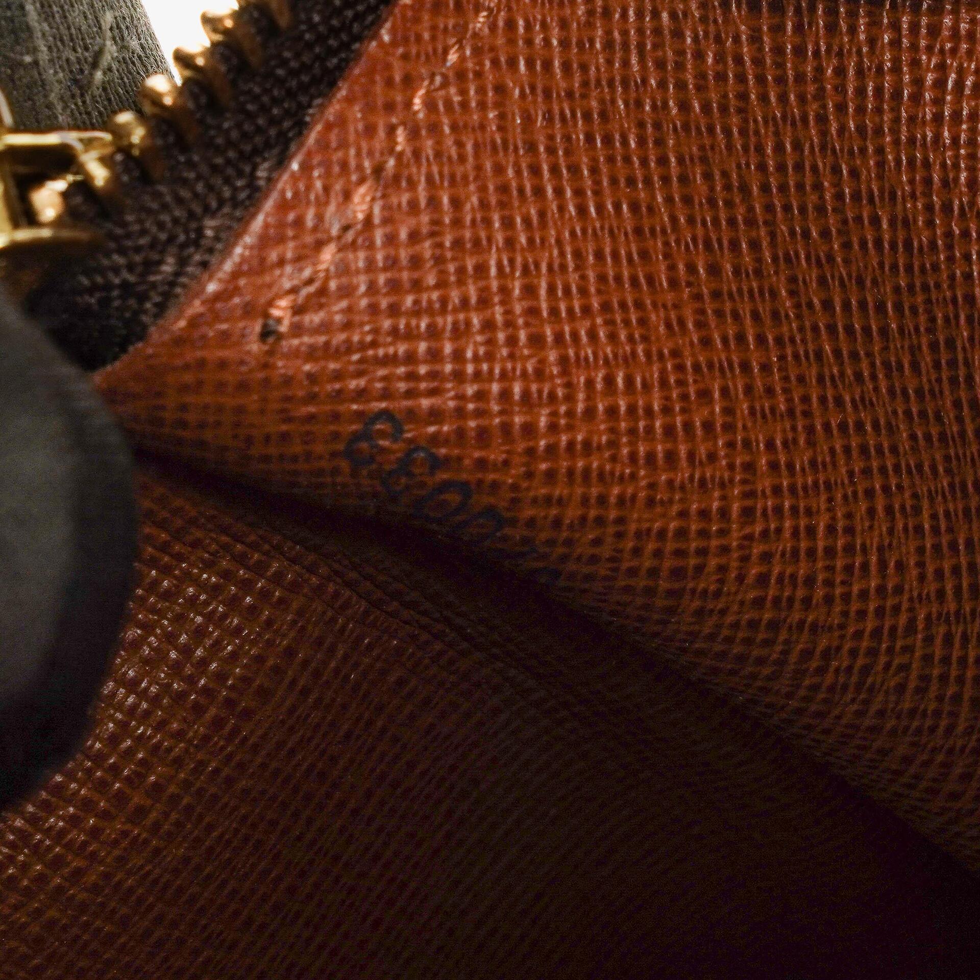 Louis Vuitton Papillon 30 Vintage Handtasche aus Monogram Canvas mit Mini Papillon Pochette