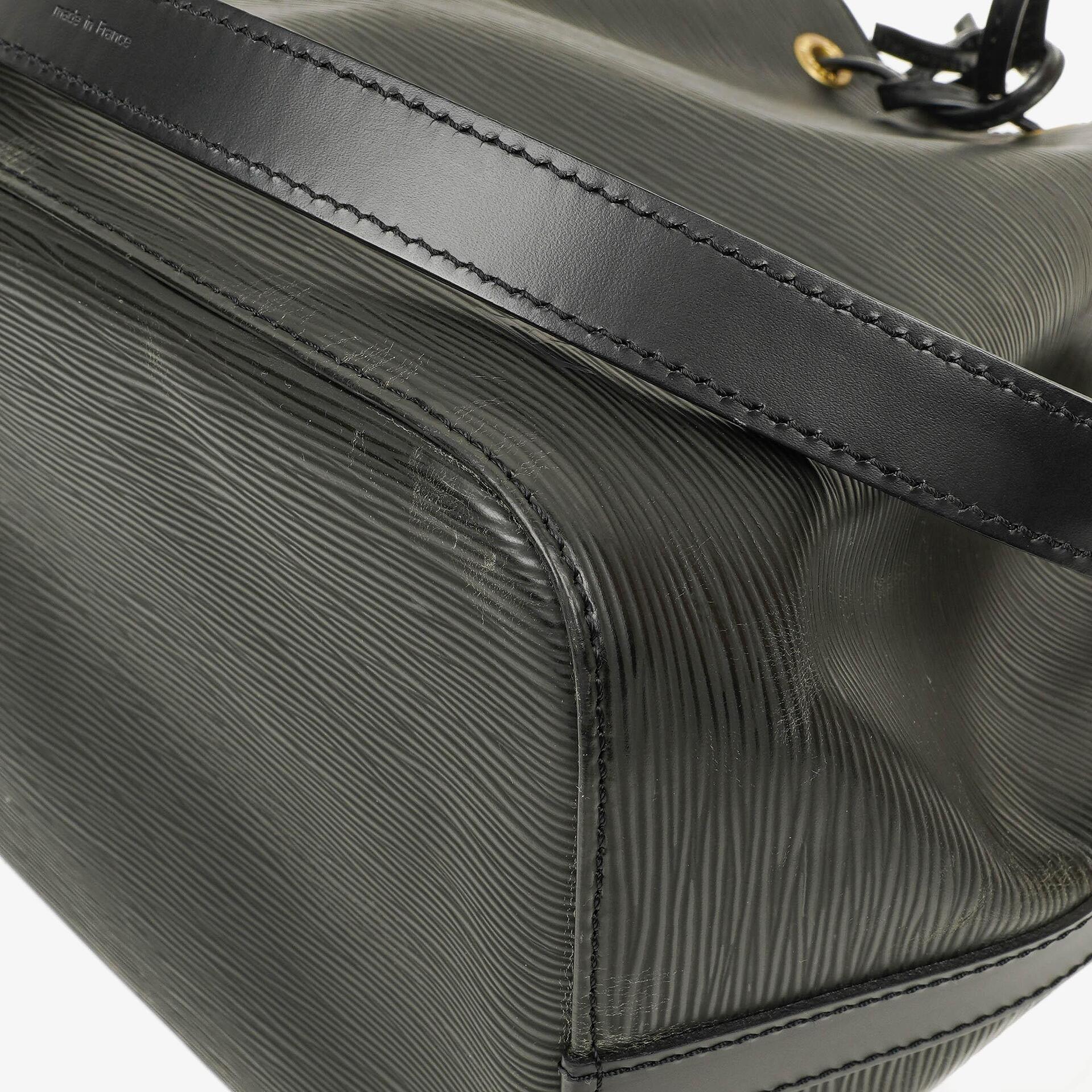 Louis Vuitton Petit Noé Schultertasche aus schwarzem Epi Leder
