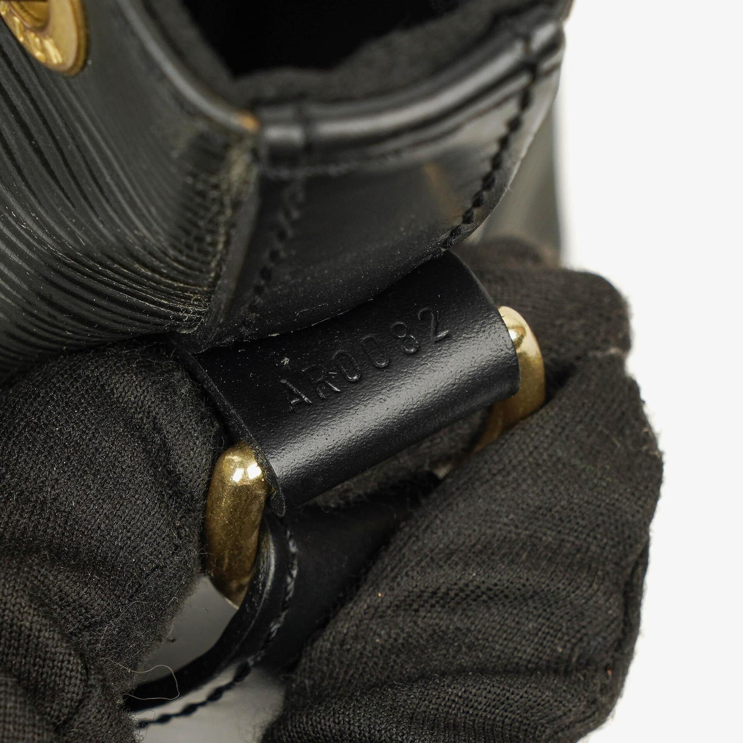 Louis Vuitton Petit Noé Schultertasche aus schwarzem Epi Leder