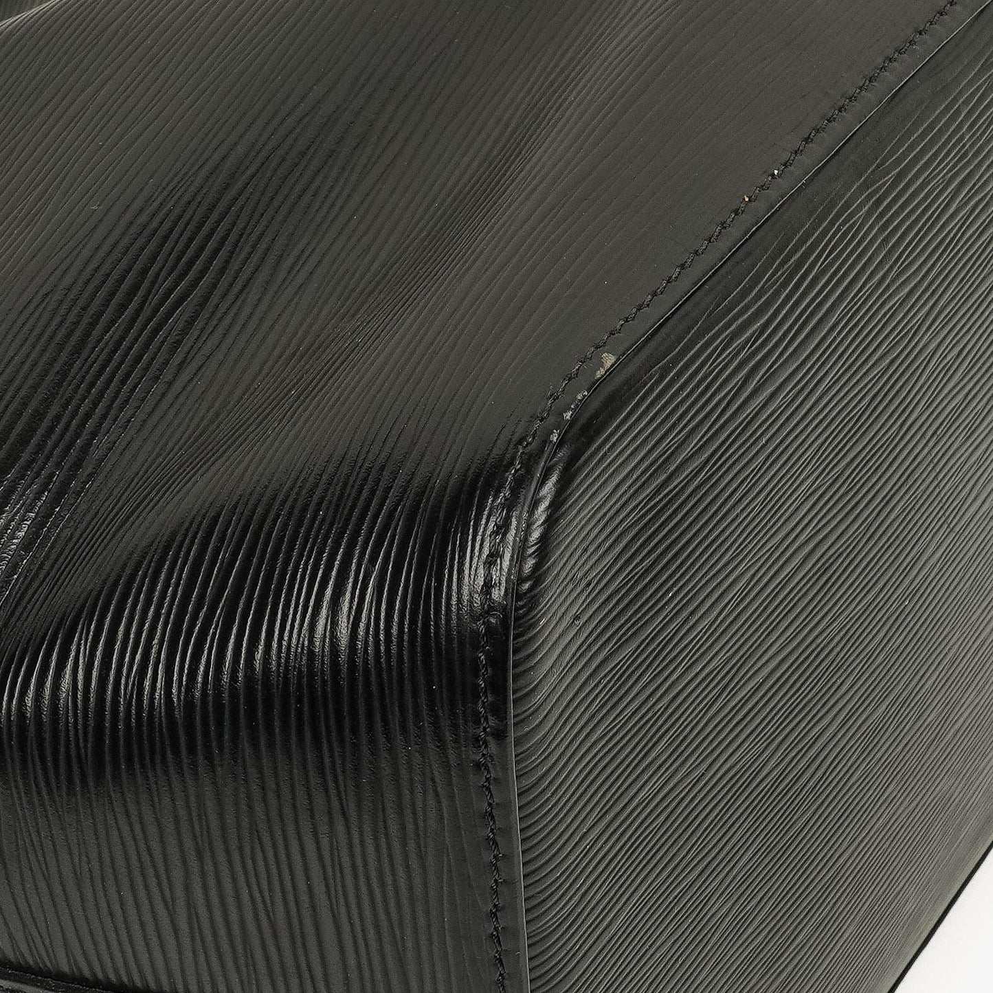 Louis Vuitton Petit Noé Schultertasche aus schwarzem Epi-Leder