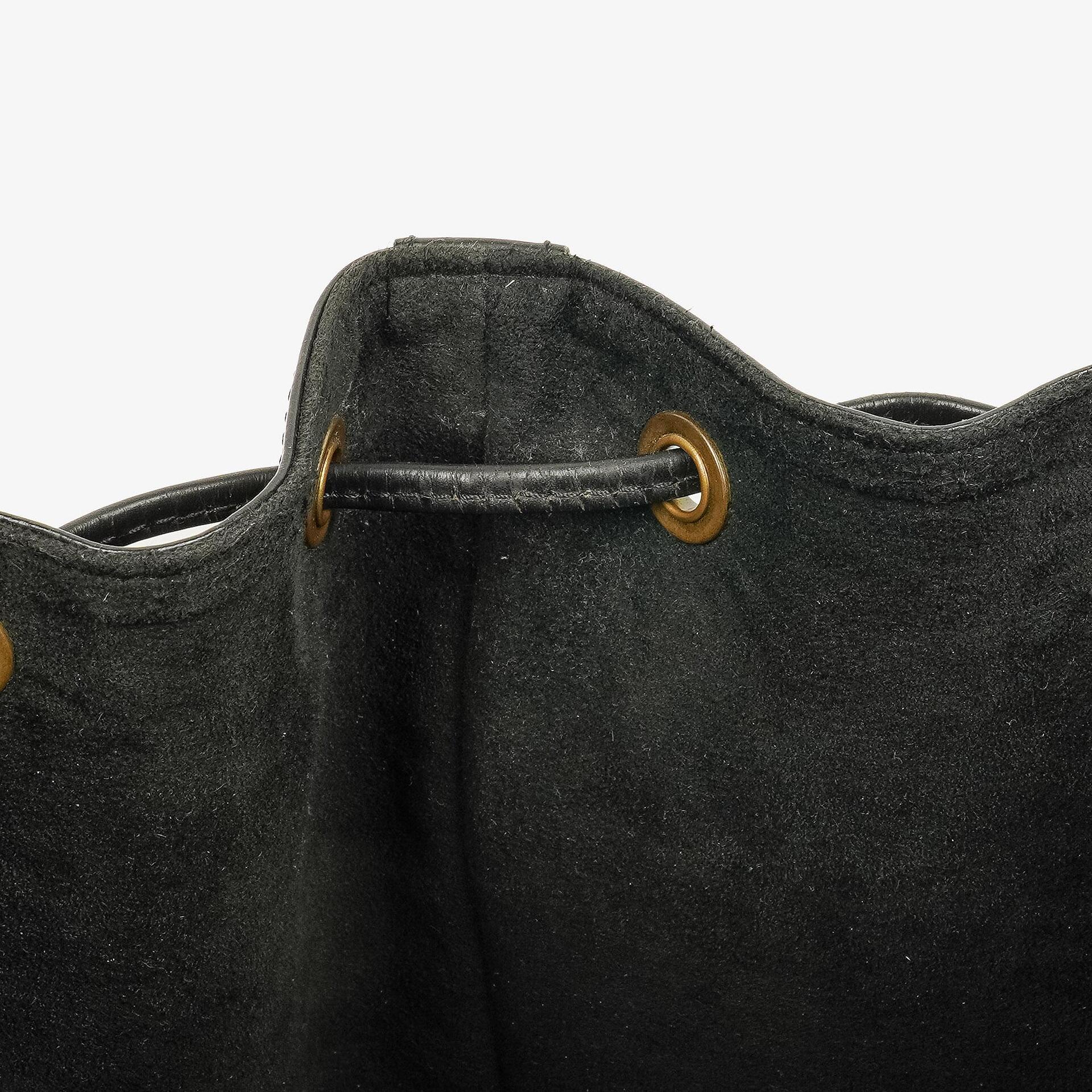 Louis Vuitton Petit Noé Schultertasche aus schwarzem Epi-Leder