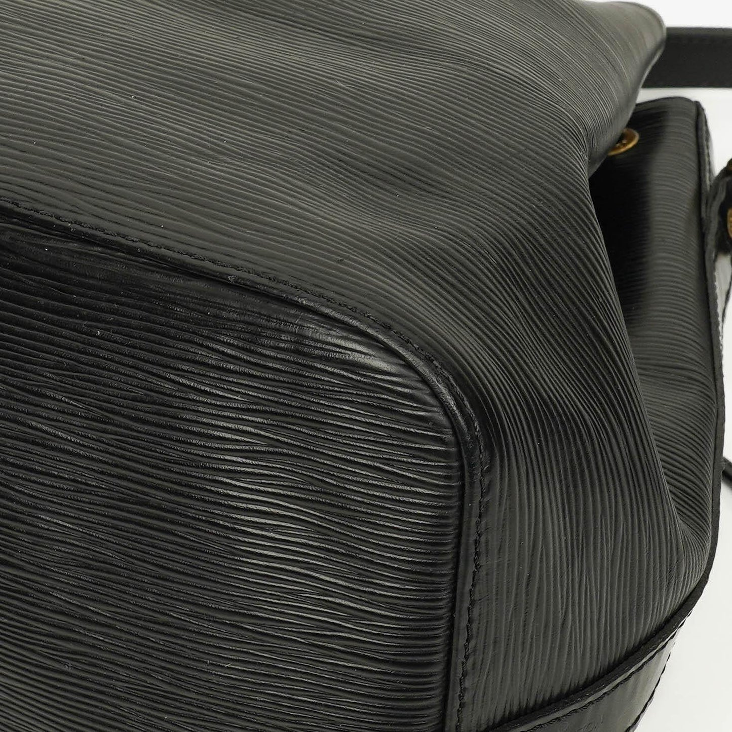 Louis Vuitton Petit Noé Schultertasche aus schwarzem Epi Leder