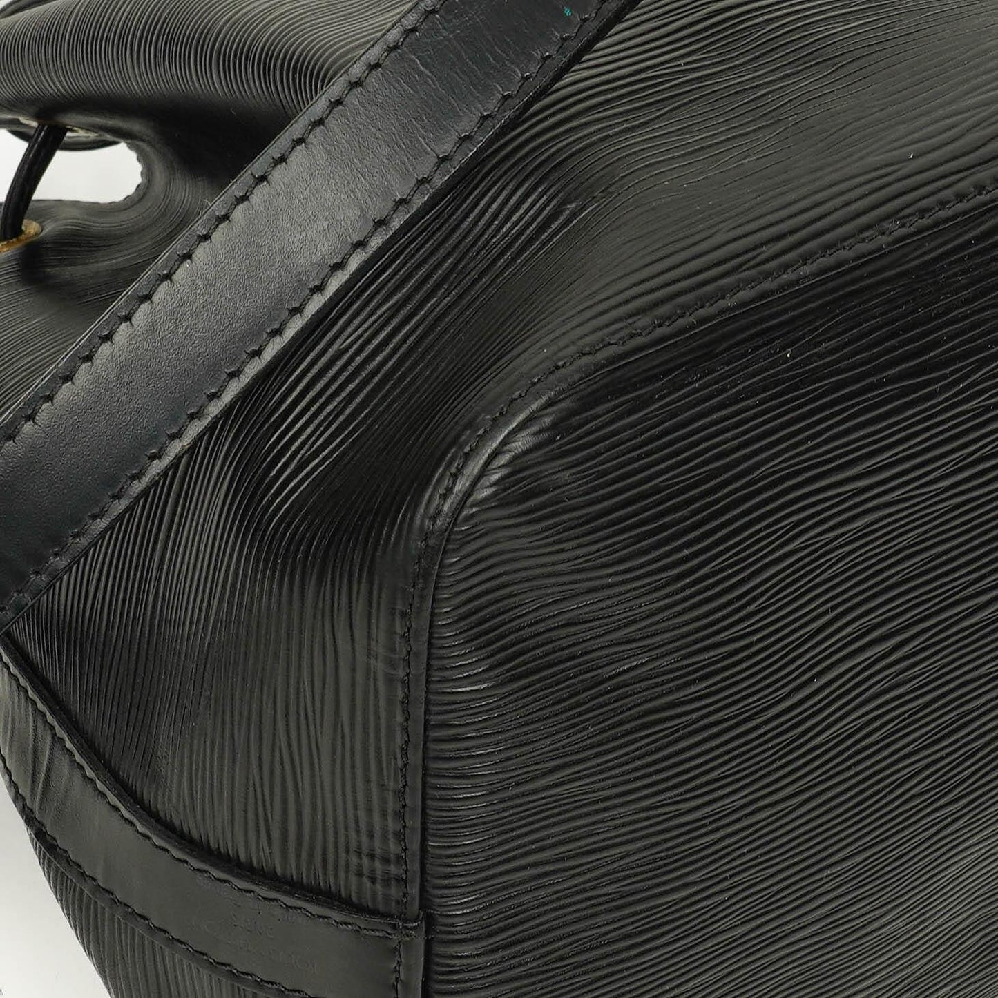 Louis Vuitton Petit Noé Schultertasche aus schwarzem Epi Leder
