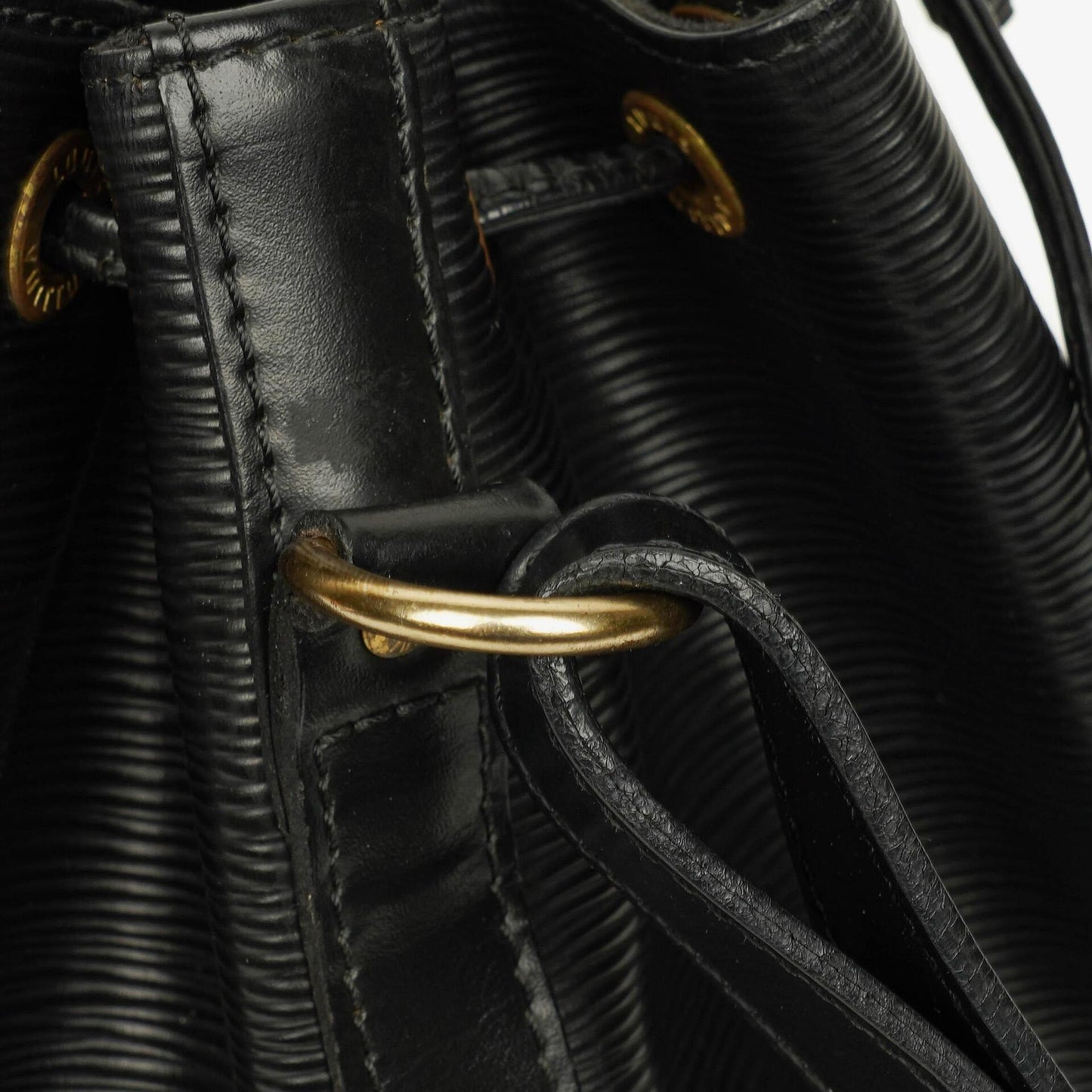 Louis Vuitton Petit Noé Schultertasche aus schwarzem Epi Leder