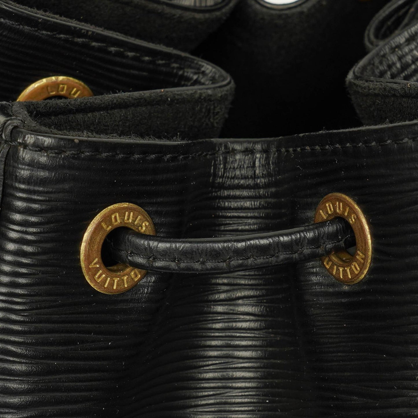 Louis Vuitton Petit Noé Schultertasche aus schwarzem Epi Leder