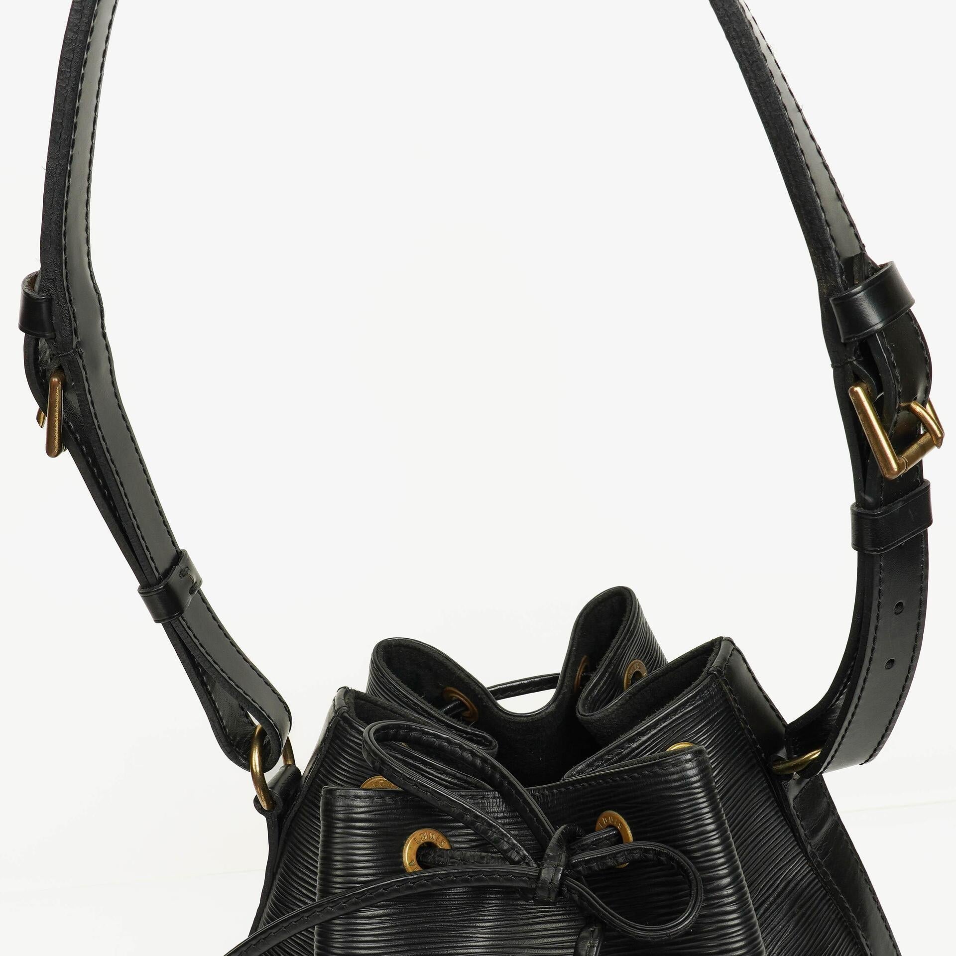 Louis Vuitton Petit Noé Schultertasche aus schwarzem Epi Leder