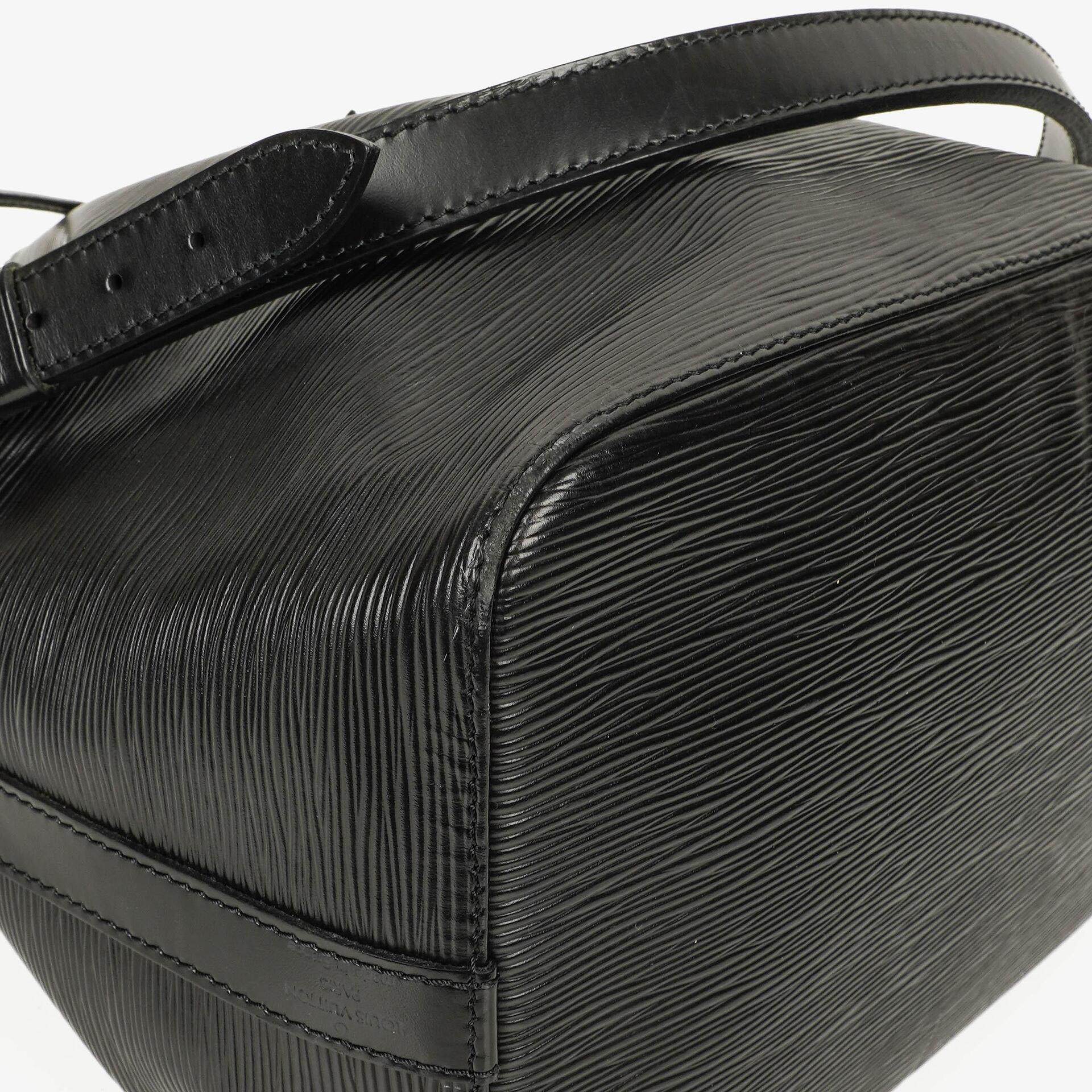 Louis Vuitton Petit Noé Schultertasche aus schwarzem Epi Leder