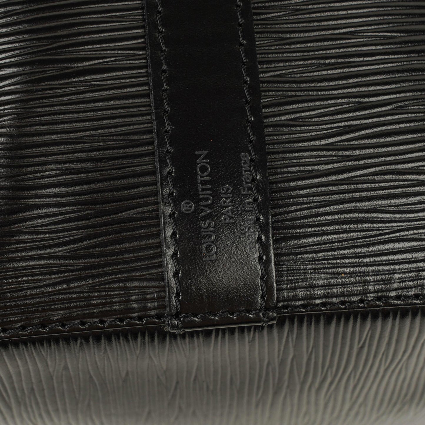 Louis Vuitton Petit Noé Schultertasche aus schwarzem Epi Leder
