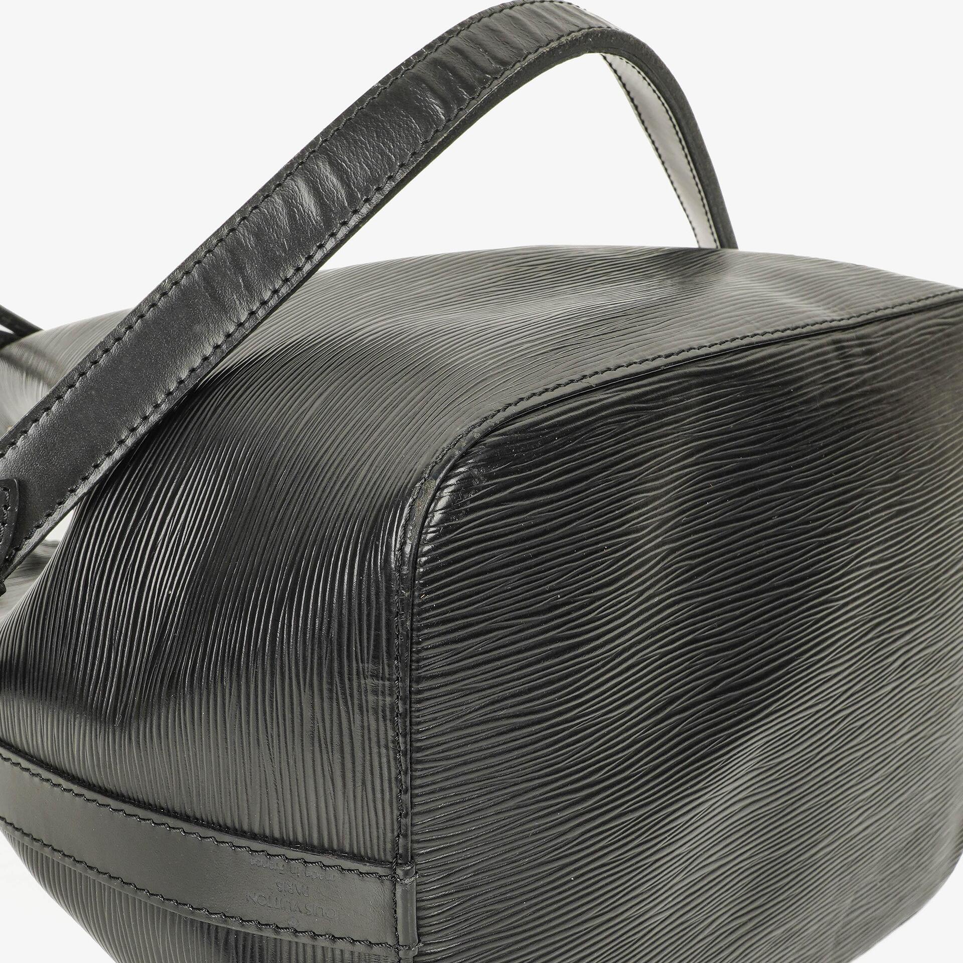 Louis Vuitton Petit Noe Schultertasche aus schwarzem Epi-Leder