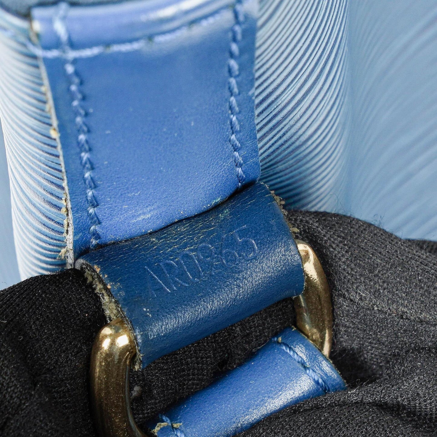 Louis Vuitton Petit Noé Schultertasche aus blauem Epi Leder