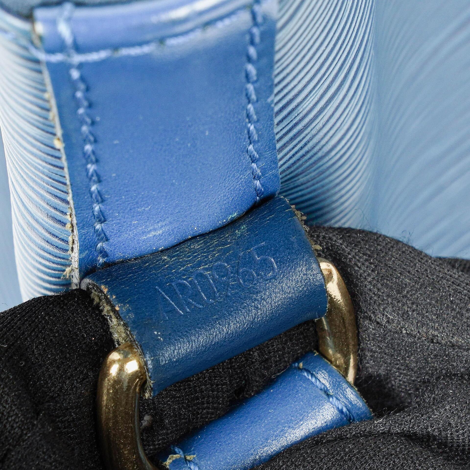 Louis Vuitton Petit Noé Schultertasche aus blauem Epi Leder