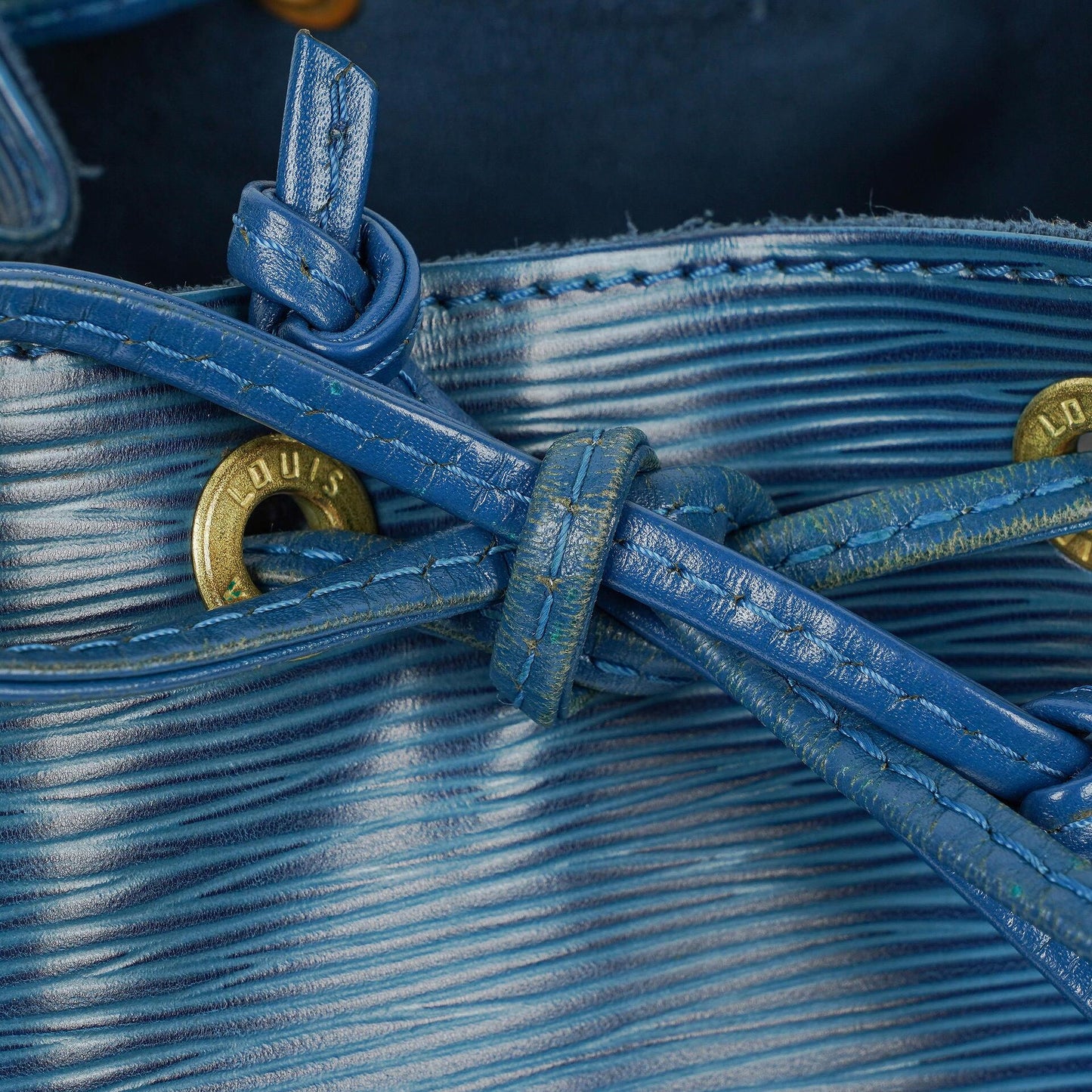 Louis Vuitton Petit Noé Schultertasche aus blauem Epi Leder