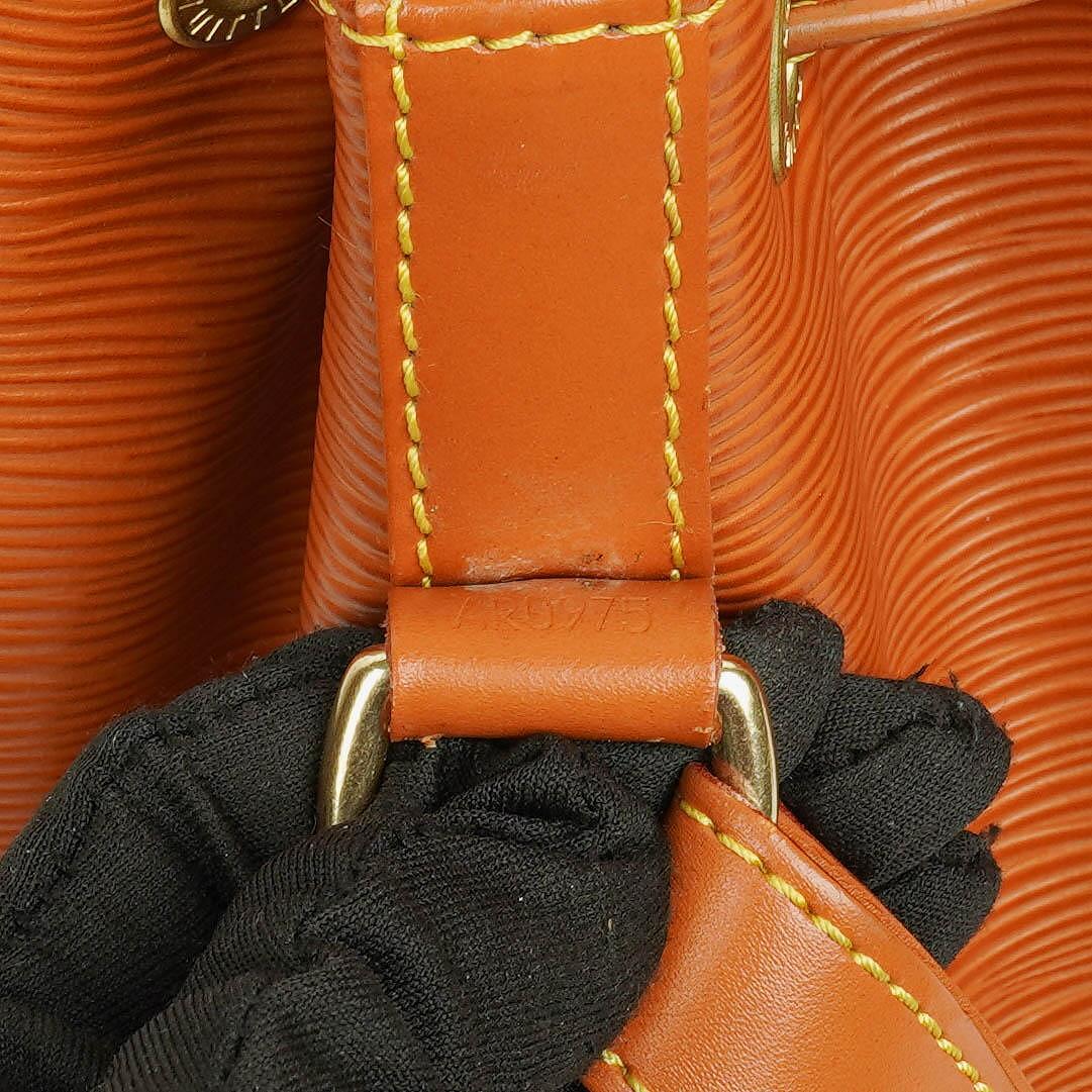 Louis Vuitton Petit Noe Schultertasche aus braunem Epi-Leder