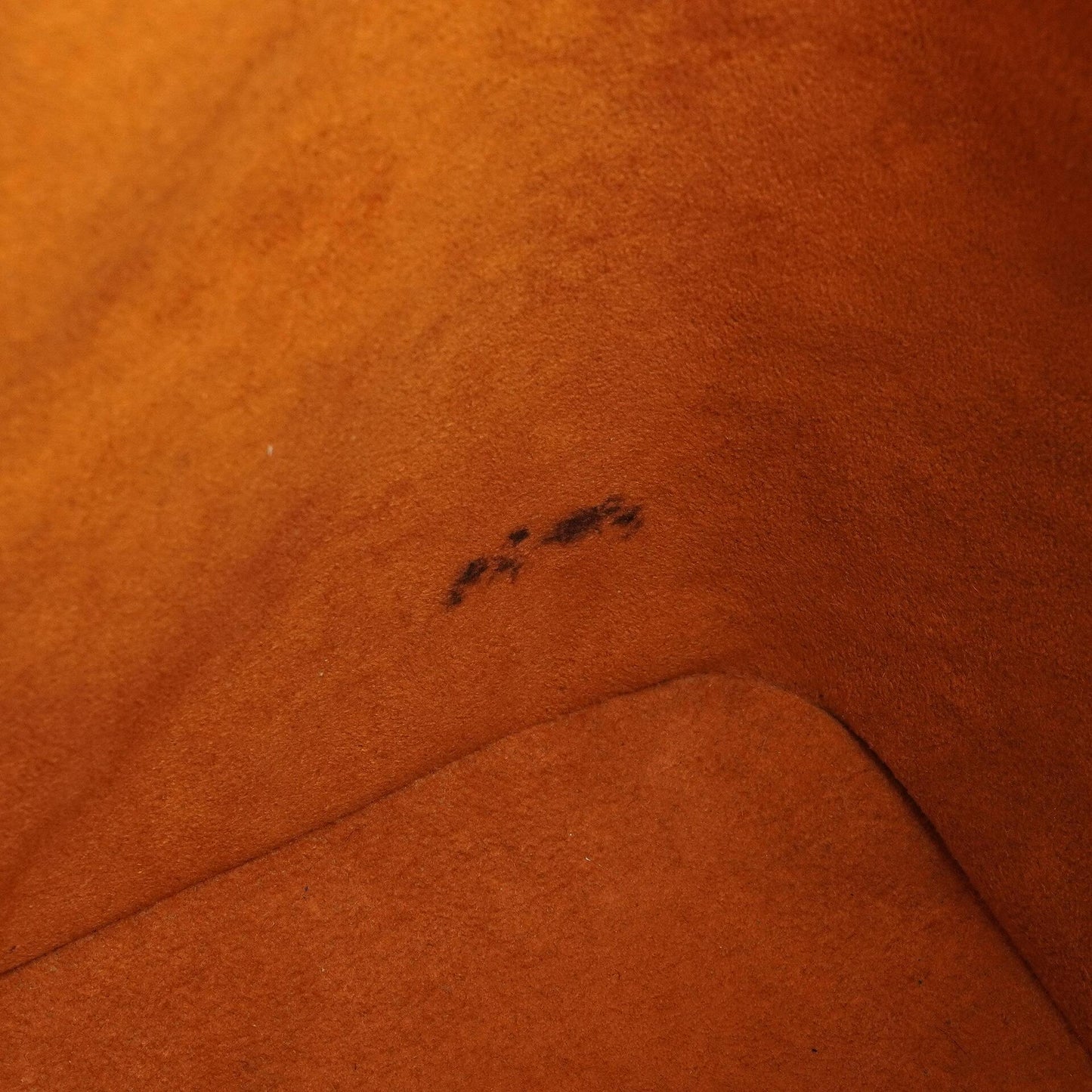 Louis Vuitton Petit Noe Schultertasche aus Cognac EPI Leder