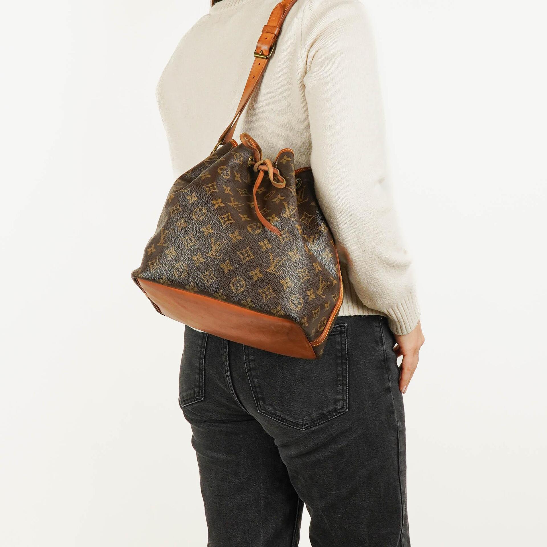 Louis Vuitton Petit Noé Malletier Schultertasche aus Monogram Canvas