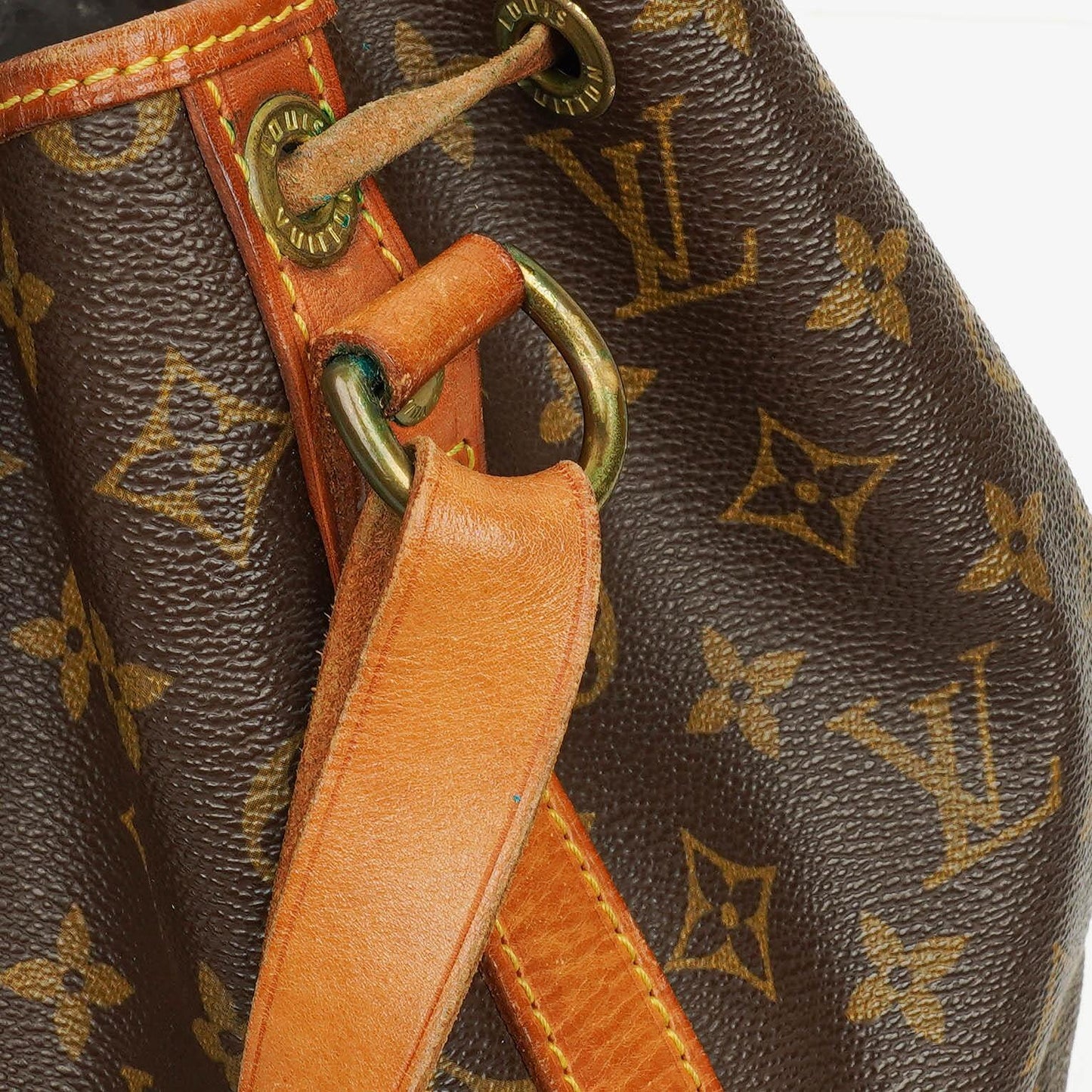 Louis Vuitton Petit Noé Malletier Schultertasche aus Monogram Canvas