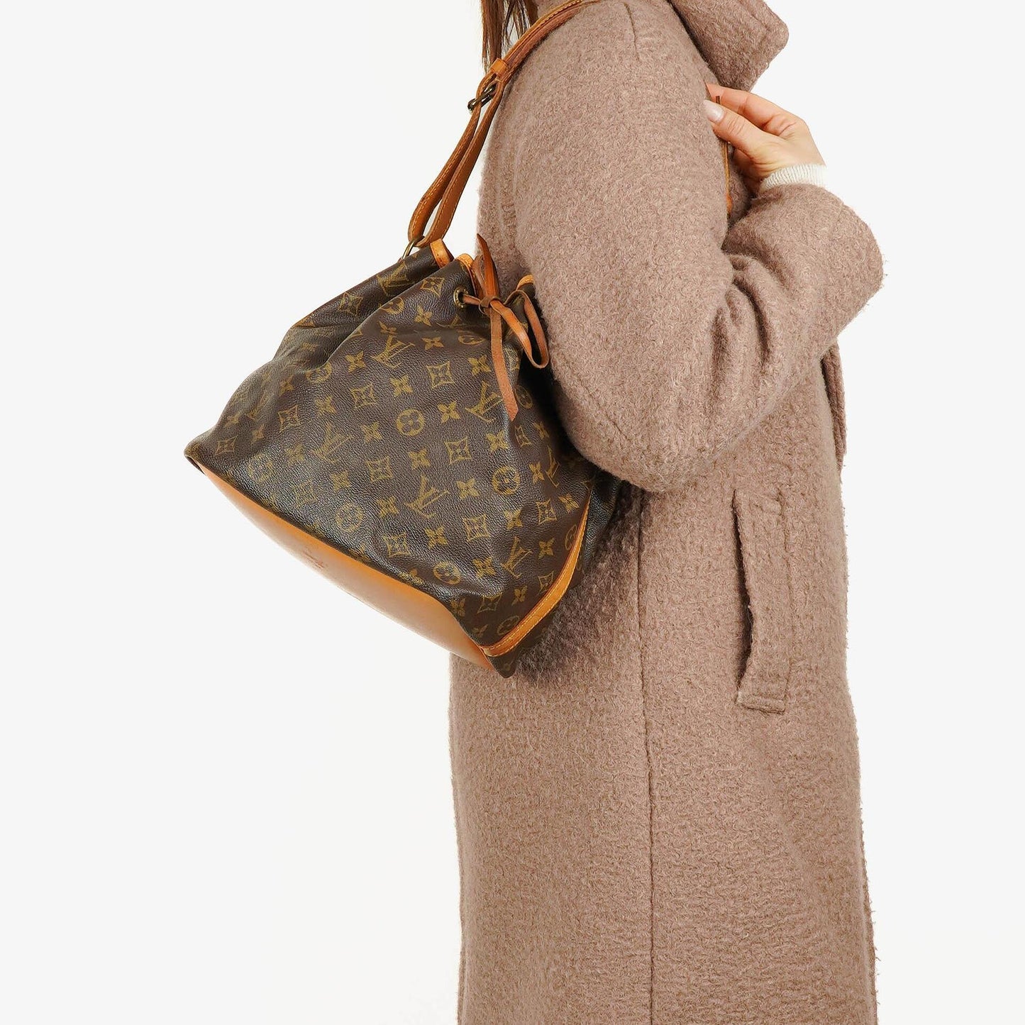 Louis Vuitton Petit Noé Malletier Monogram Canvas Schultertasche