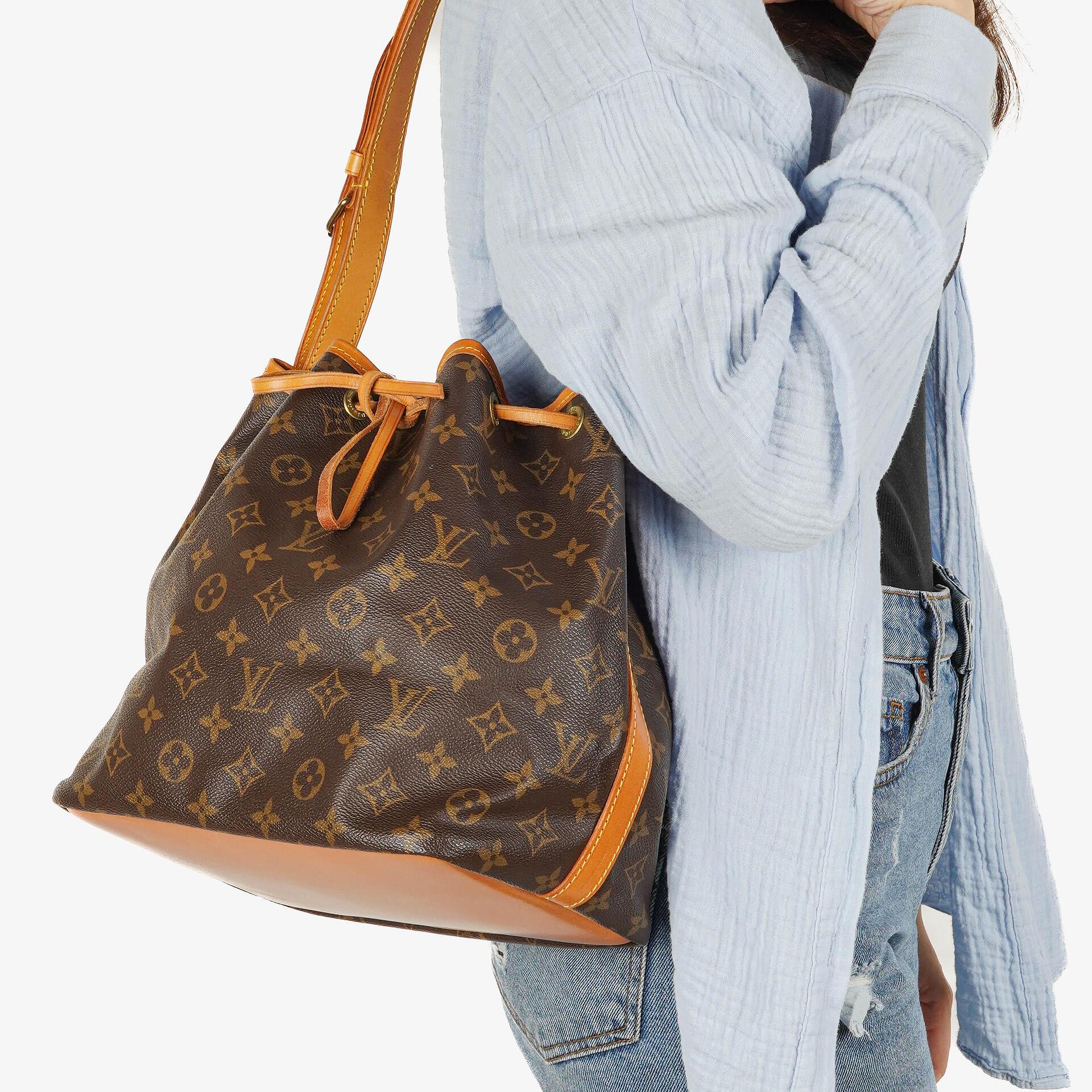 Louis Vuitton Petit Noe Schultertasche aus Monogram Canvas