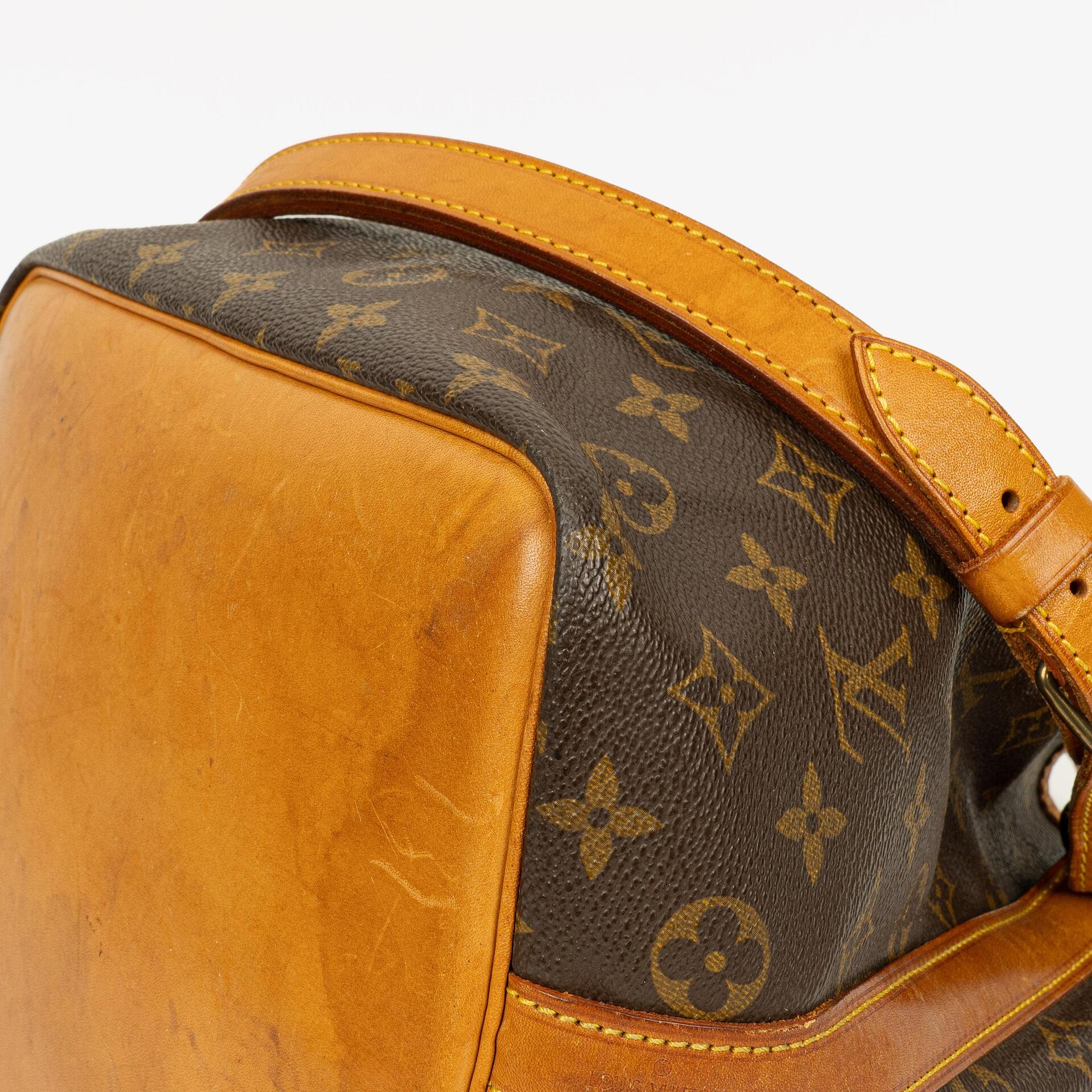 Louis Vuitton Petit Noe Schultertasche aus Monogramm Canvas