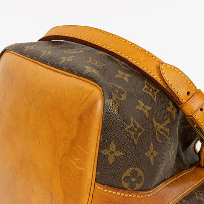 Louis Vuitton Petit Noe Schultertasche aus Monogramm Canvas