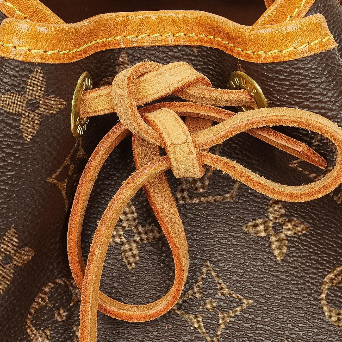 Louis Vuitton Petit Noé Schultertasche aus Monogram Canvas
