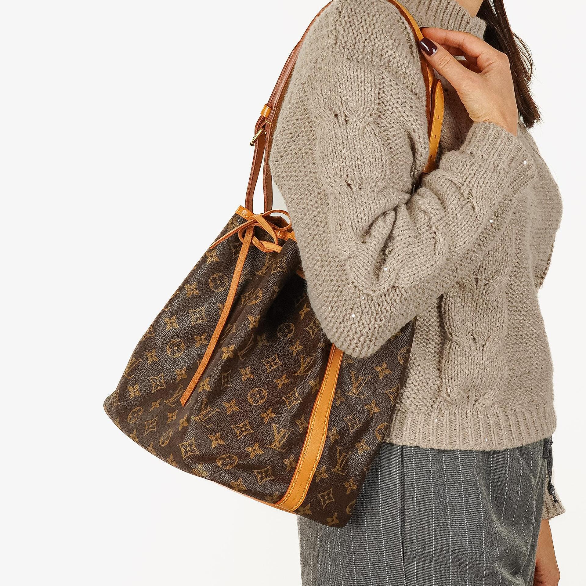 Louis Vuitton Petit Noé Schultertasche aus Monogram Canvas