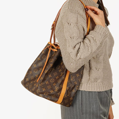 Louis Vuitton Petit Noé Schultertasche aus Monogram Canvas