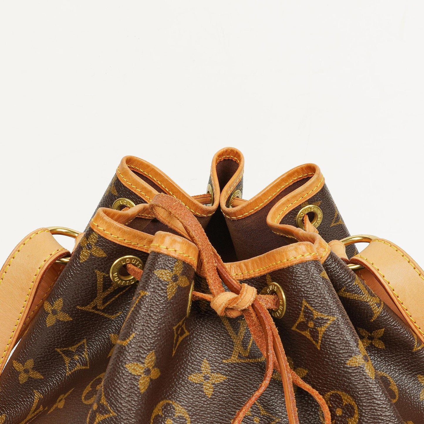 Louis Vuitton Petit Noe Schultertasche aus Monogram Canvas