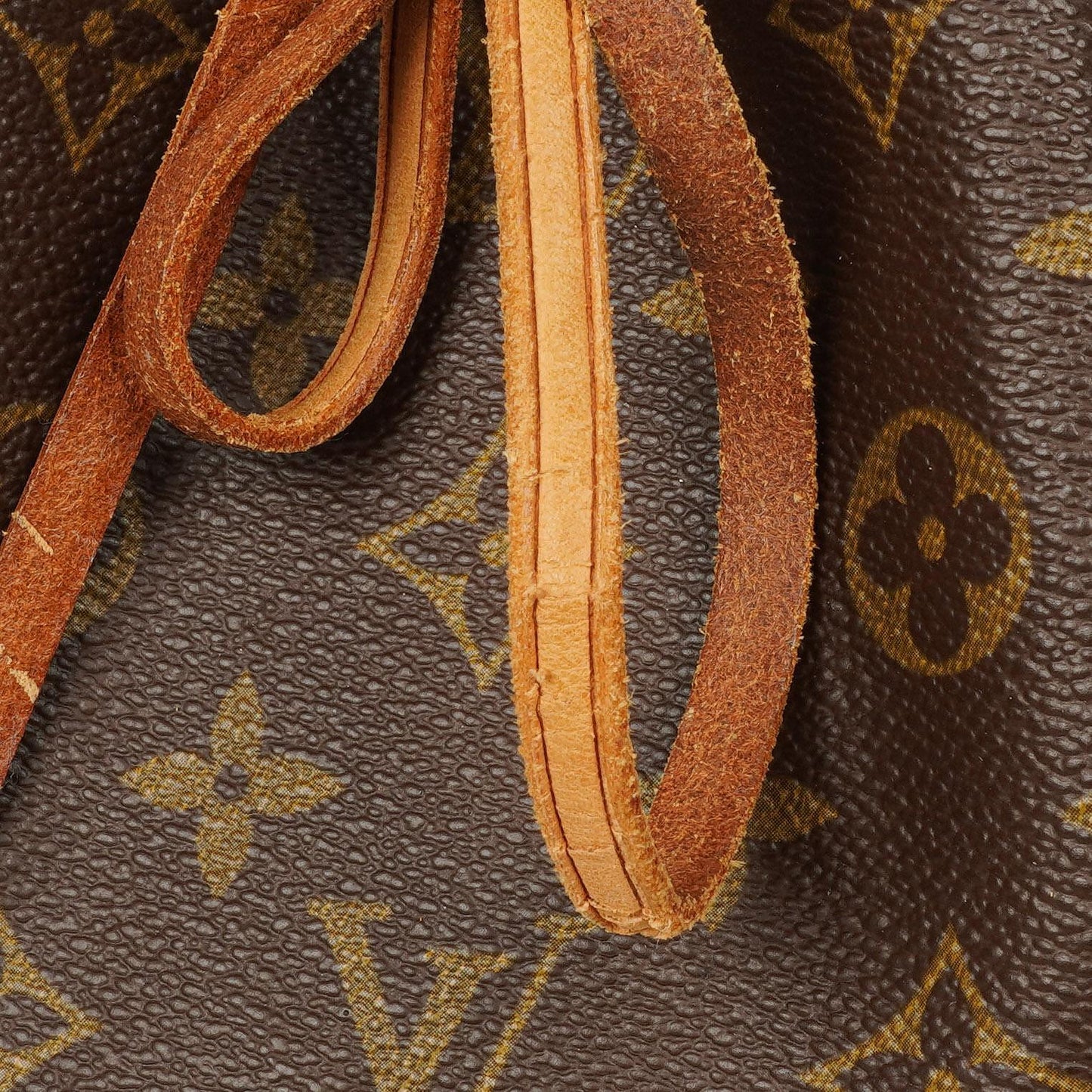 Louis Vuitton Petit Noe Schultertasche aus Monogram Canvas