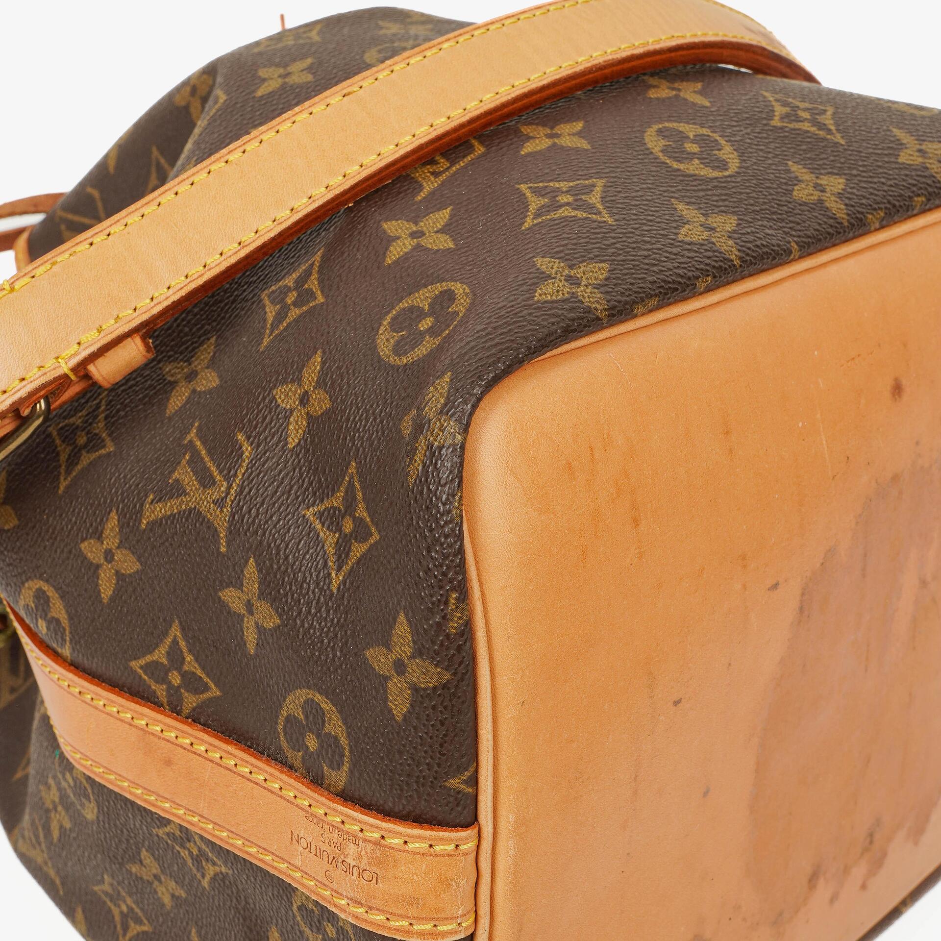 Louis Vuitton Petit Noé Schultertasche aus Monogram Canvas